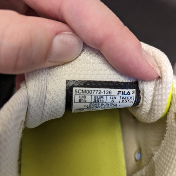 Fila's. Like new. Size 8.5 - Picture 2 of 3